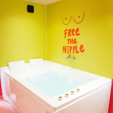 Daire Capsule Girl Power - Balneo - Sauna - Karaoke - Billard - 2 Charleroi