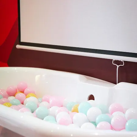 Daire Capsule Girl Power - Balneo - Sauna - Karaoke - Billard - 2