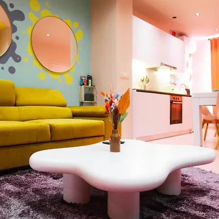 Capsule Girl Power - Balneo - Sauna - Karaoke - Billard - 2 Charleroi