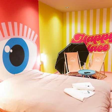 Daire Capsule Girl Power - Balneo - Sauna - Karaoke - Billard - 2 *