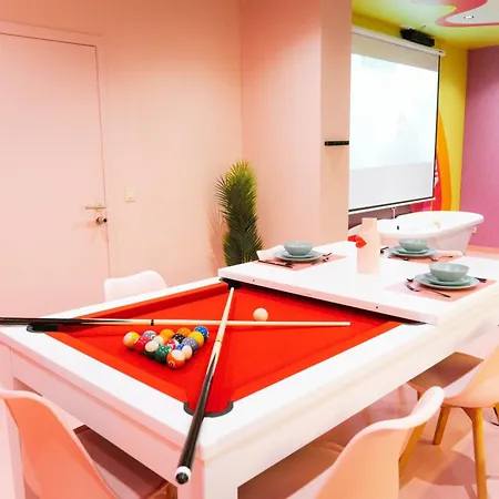 Apartment Capsule Girl Power - Balneo - Sauna - Karaoke - Billard - 2 Charleroi