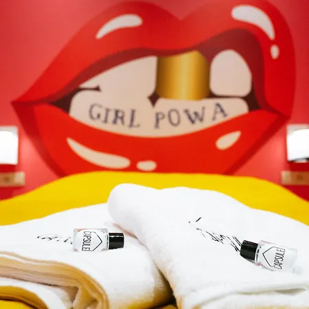 Capsule Girl Power - Balneo - Sauna - Karaoke - Billard - 2 *