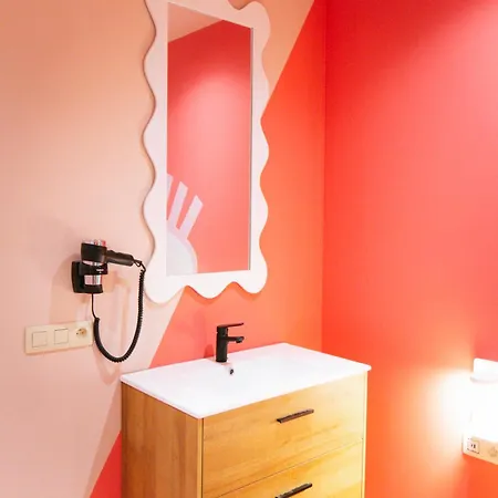 Capsule Girl Power - Balneo - Sauna - Karaoke - Billard - 2 * Шарлеруа