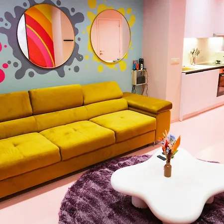 Capsule Girl Power - Balneo - Sauna - Karaoke - Billard - 2 * Charleroi