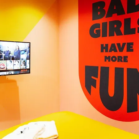 Capsule Girl Power - Balneo - Sauna - Karaoke - Billard - 2 Apartment