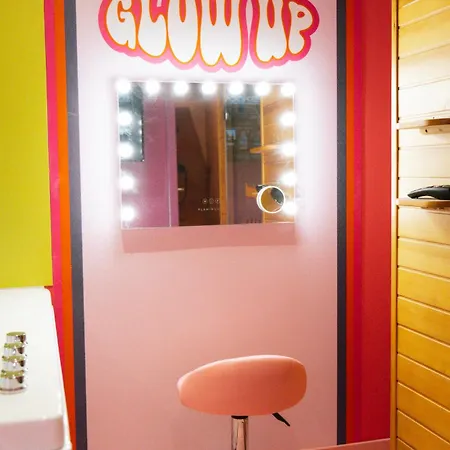 Capsule Girl Power - Balneo - Sauna - Karaoke - Billard - 2 *