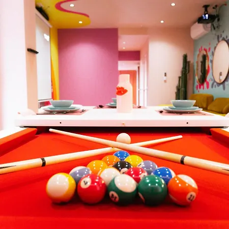 Apartment Capsule Girl Power - Balneo - Sauna - Karaoke - Billard - 2 Charleroi