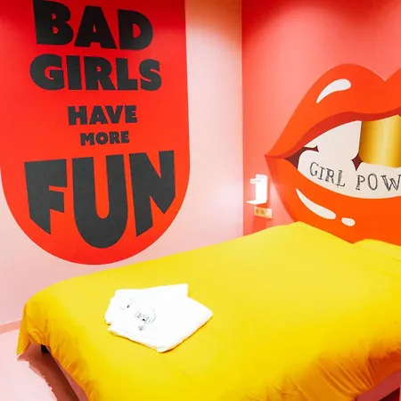 Capsule Girl Power - Balneo - Sauna - Karaoke - Billard - 2 *