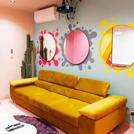 Capsule Girl Power - Balneo - Sauna - Karaoke - Billard - 2 Apartment Charleroi