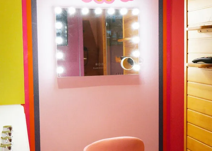 Capsule Girl Power - Balneo - Sauna - Karaoké - Billard - 2 *